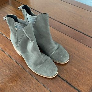 Tom’s Suede Light Green Boots